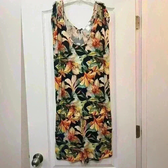 VENUS Pants - Floral romper size small